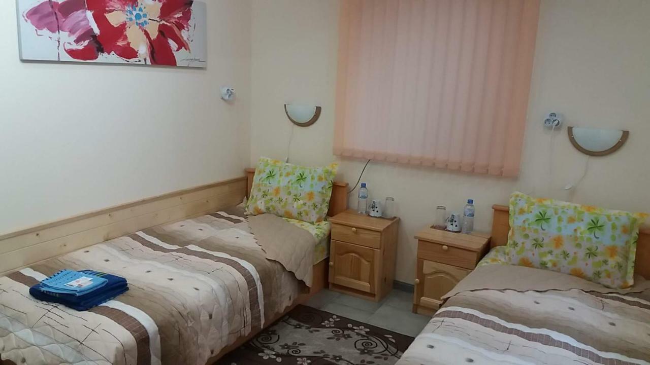 Нощувки Ботеви Schumen Exterior foto